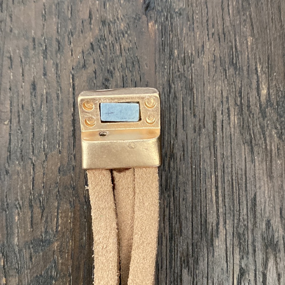 Universal Thread Bracelet - Picture 6 of 6